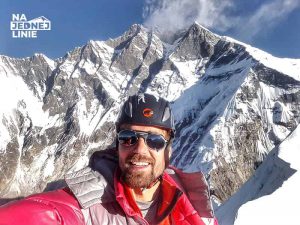 Południowa ściana Lhotse. Zdjęcie wykonane na szczycie Island Peak