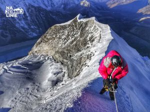 Grań szczytowa Island Peak i widok na Himalaje