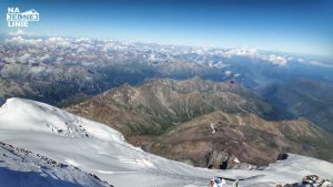 Elbrus szczyt wulkanu w tle góry i Kaukaz