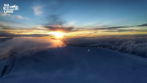 Wschód słońca na Mont Blanc. Zdjęcie wykonane przy schronisku Vallot