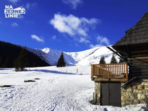 Schronisko na Hali Kondratowej w drodze na Giewont zimą
