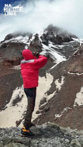 Kazbek w chmurach - Góra w Kaukaz