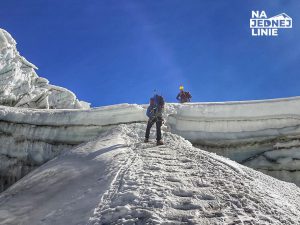 Droga na przelecz amphu lapcha zimą