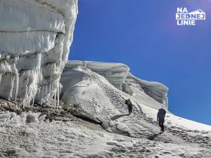Amphu Lapcha przełęcz w Himalajach