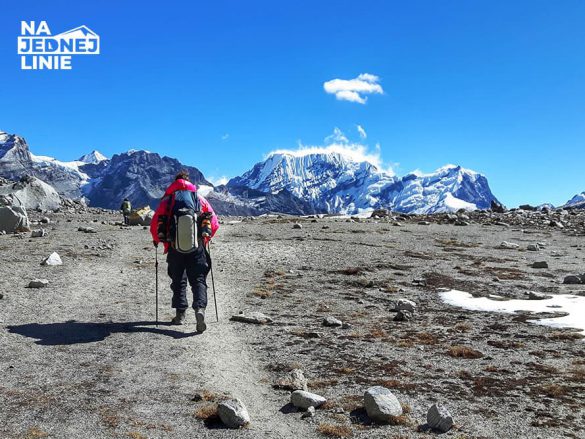 Amphu Lapcha w Himalajach piękny szlak