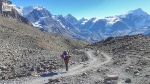 Thorung La w Himalajach droga do przełęczy