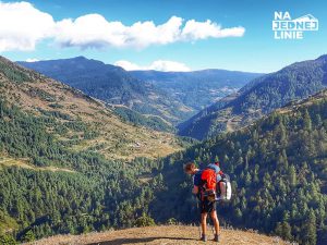 Trekking w Himalajach. Widok na Dolinę w Junbesi