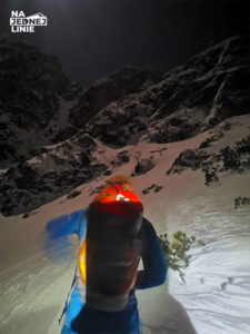 Nocne wyjście na kuluar kurtyki