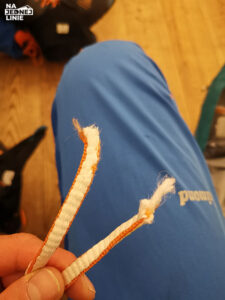 Zerwanie taśmy wspinaczkowej z dynemy