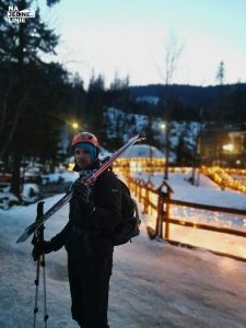 Kuźnice. Zjazd z Kasprowego Wierchu na skiturach