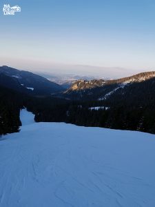 Widok na Myślenickie turnie na stoku w Dolinie Goryczkowej