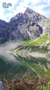 Czarny Staw Gąsienicowy Panorama na pobliskie szczyty latem